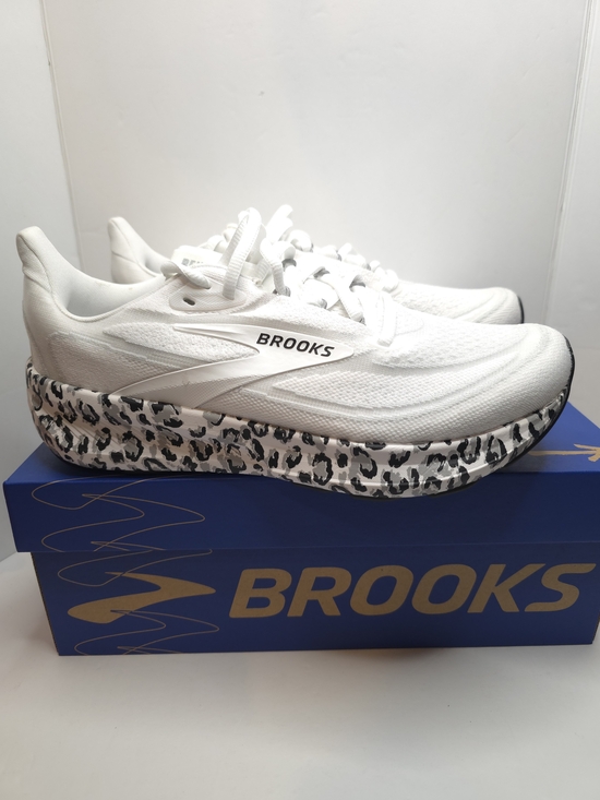 Brooks Shoes - Brooks Revel 9 Shoes White/Ultimate Grey/Blk Leopard 1204891B132  Size 8.5W